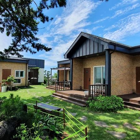Wind Jeju Cafe & Pension Seogwipo Exteriör bild