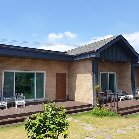 Wind Jeju Cafe & Pension Seogwipo Exteriör bild