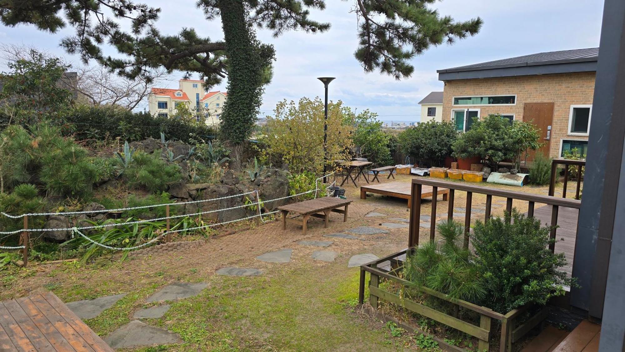 Wind Jeju Cafe & Pension Seogwipo Exteriör bild