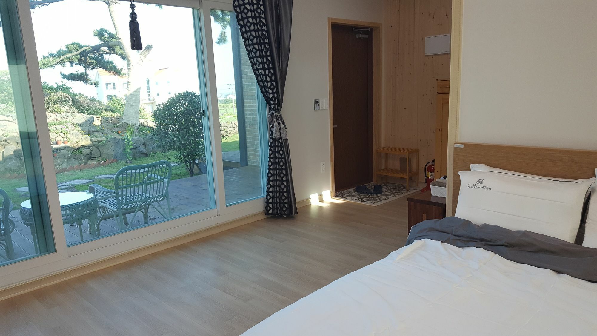 Wind Jeju Cafe & Pension Seogwipo Exteriör bild
