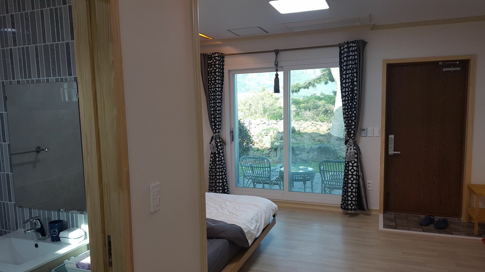 Wind Jeju Cafe & Pension Seogwipo Exteriör bild