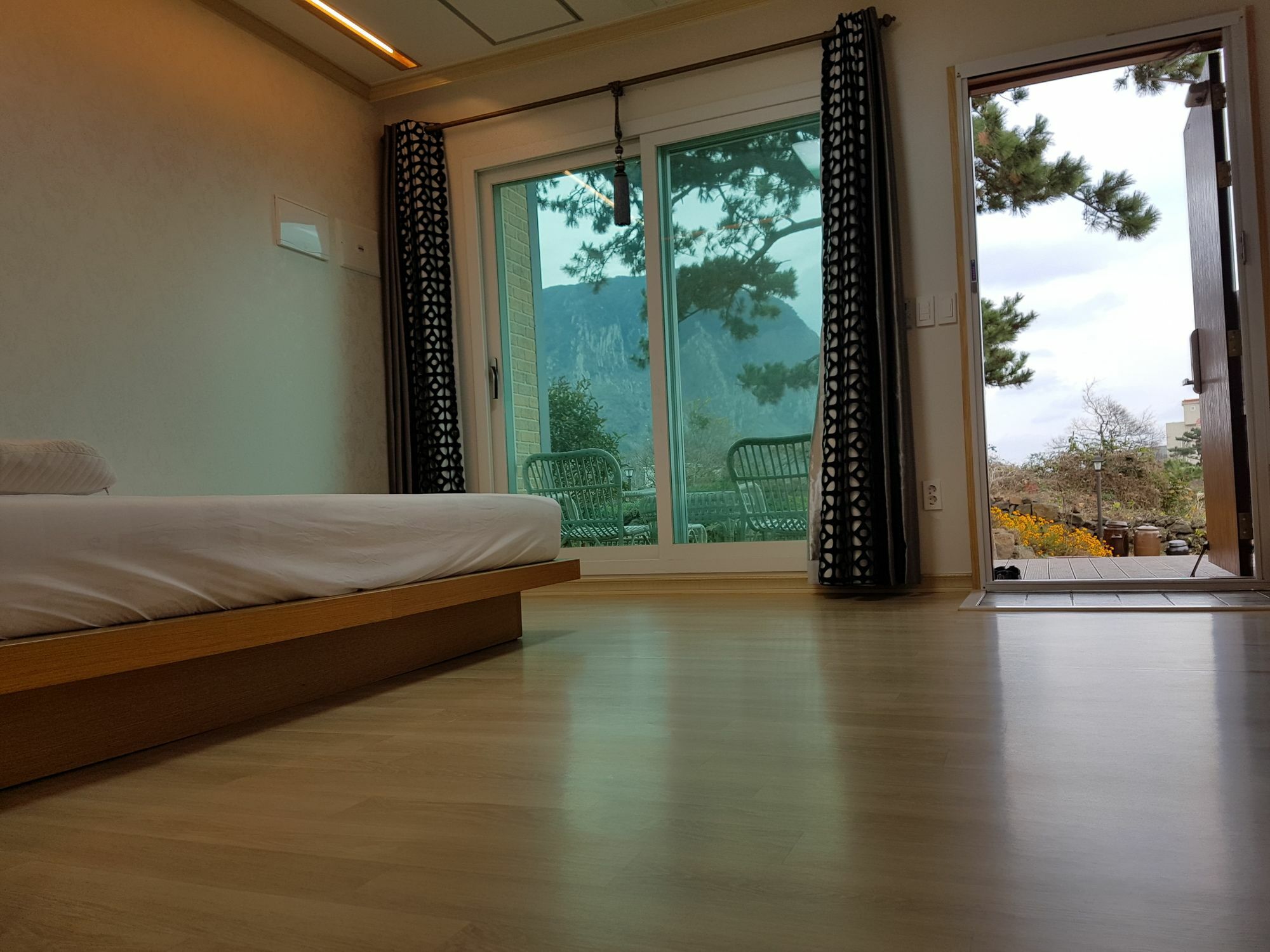 Wind Jeju Cafe & Pension Seogwipo Exteriör bild
