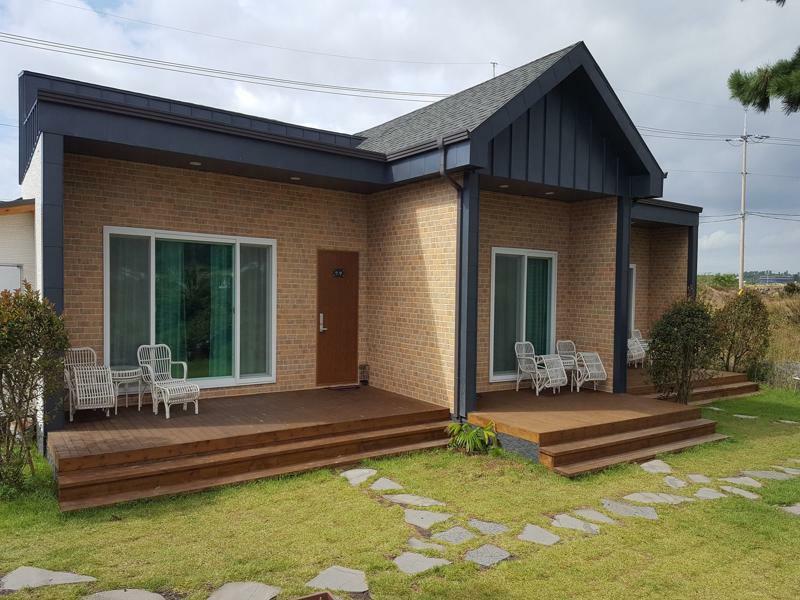 Wind Jeju Cafe & Pension Seogwipo Exteriör bild